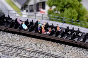 fa151685 1/87 ZITTENDE MENSEN ZONDER BENEN