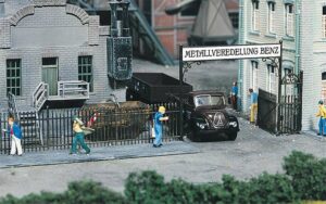 1/87 IJZEREN HEK MET TOEGANGSPOORT 1046 MM
