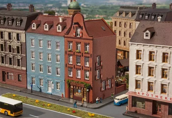 1/160 STADHUIS MET SIGARENWINKEL