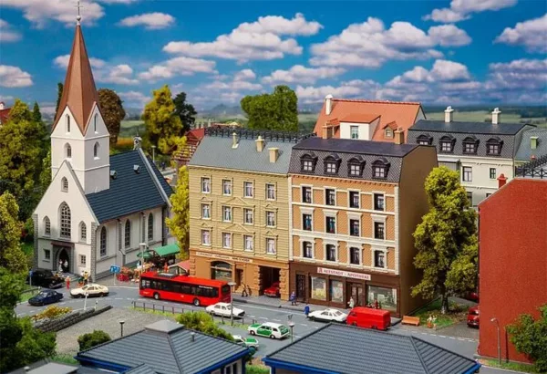 1/160 STADSHUIZEN MET APOTHEEK EN DELICATESSENZAAK