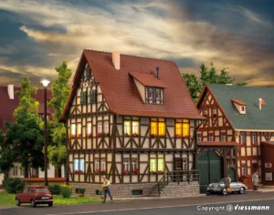 43730 H0 Bauernhaus mit Hoftor