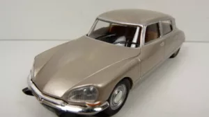CITROEN-DS21-1-43-Hachette Citroën DS21 Champagne metallic