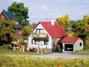 Haus mit Garage 95x120x80 mm