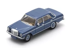 Mercedes Benz -/8 sedan (W114) Blauw