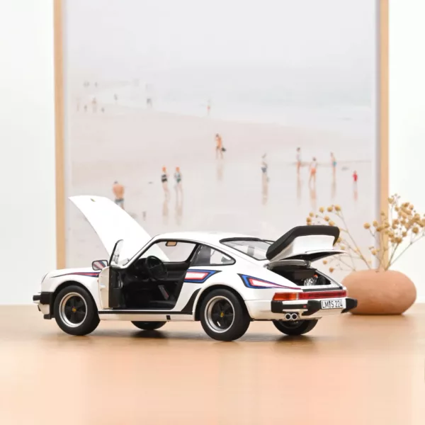 Porsche 911 Turbo 3.3 1980 White Martini