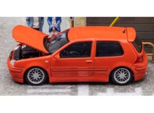 Volkswagen Golf IV GTI Oranje/rood met te openen motorkap