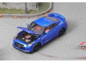Nissan GTR-R35  Blue met te openen motorkap