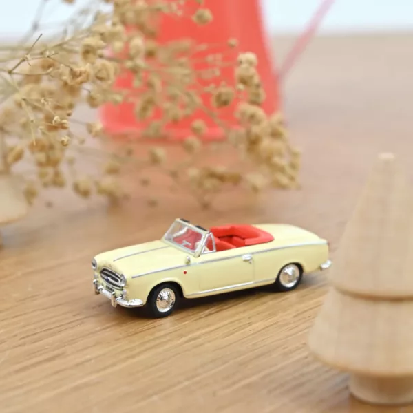 Peugeot 403 Cabriolet 1957 Geel